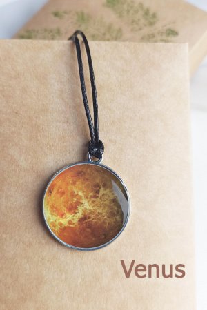 Работа Кулон планета Венера, женский круглый кулон