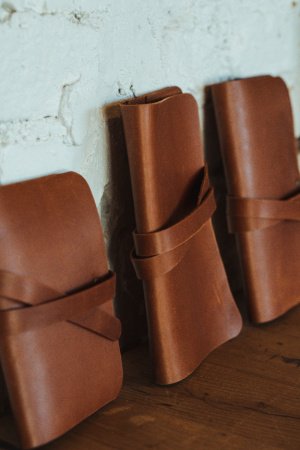 Робота Шкіряна документниця з ремінцем велика