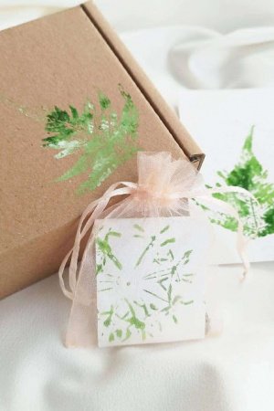 Робота Коробочка з неочікуваними прикрасами, сережки, кулон, брошка