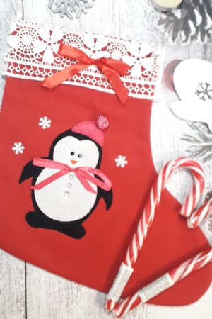 Работа Праздничная носок с пингвином