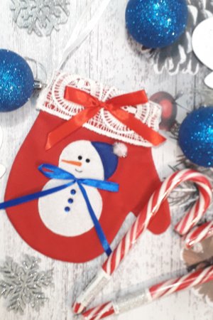 Робота Рукавичка зі сніговиком