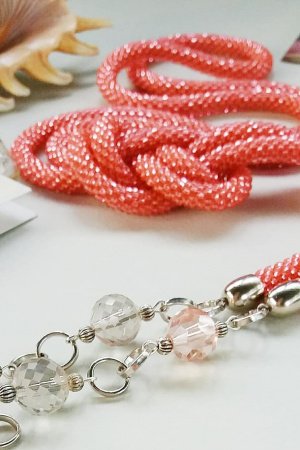 Работа Лариат из чешского бисера "Коралловый"