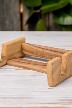 Робота Підставка на кухонний стіл для дерев'яних дощечок