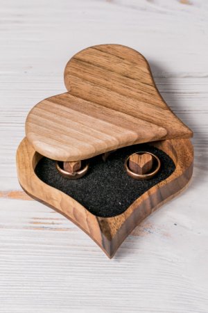 Работа Шкатулка для колец с именной гравировкой