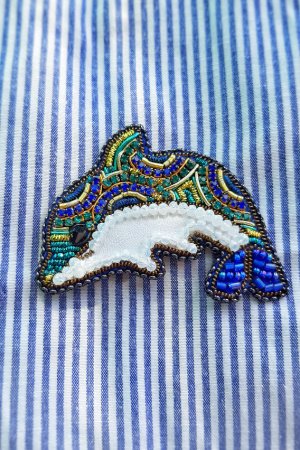 Работа Брошь Дельфин