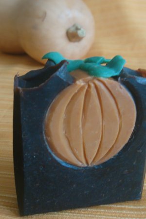 Робота Протизапальне мило з шовком і карі "Гарбузовий карі" 