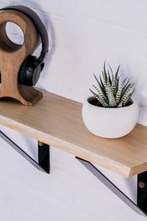 Робота Дерев'яна полиця з дуба з живим краєм із кріпленнями