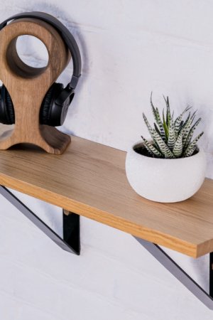 Робота Дерев'яна полиця з дуба з рівним краєм із кріпленнями