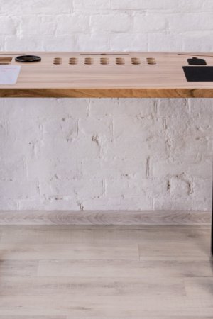 Робота Дизайнерський стіл для планшета та ноутбука "iTable"