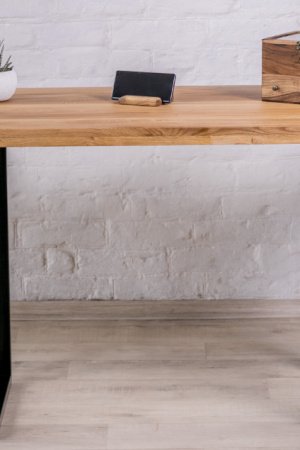 Работа Офисный стол из древесины дуба с ровным краем