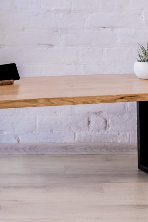 Робота Журнальний столик з деревини дуба з рівним краєм