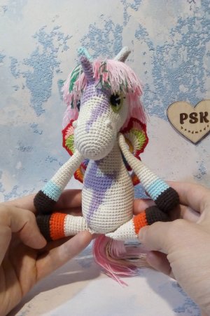 Робота Єдиноріг в'язана гачком м'яка іграшка з метеликами крилами 7