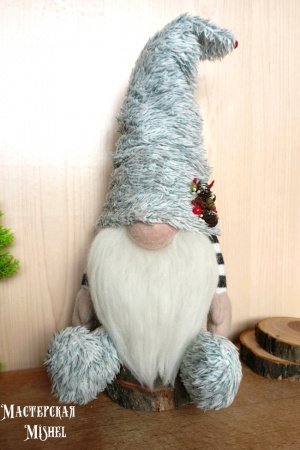 Работа Новогодний гном в пушистой шапочке с декором 