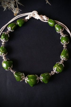 Работа Ярко-зеленые бусы