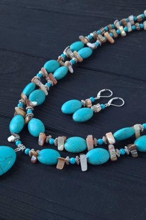 Робота Комплект з бірюзи та натурального перламутру