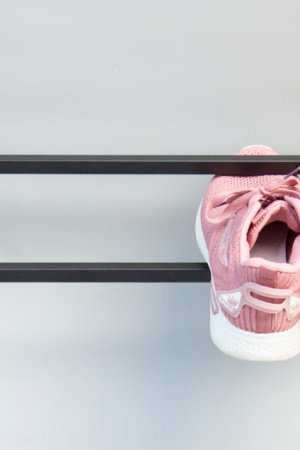 Работа Компактная навесная полочка для обуви М