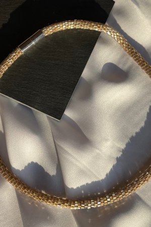 Работа Золотой жгут на шею из бисера.