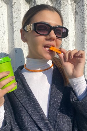 Работа Оранжевый жгут на шею из бисера