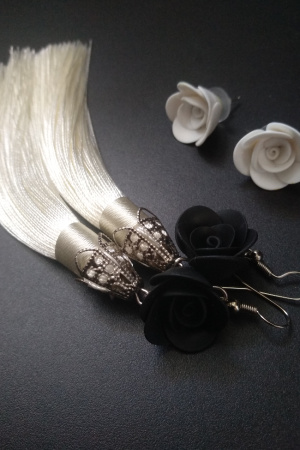 Работа Черно белые серьги две пары