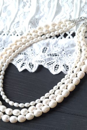 Робота Намисто з натуральних перлів трьохрядне святкове