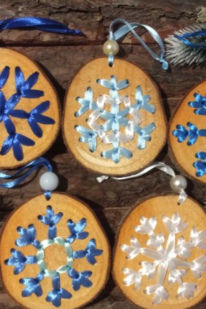 Робота Новорічні іграшки Набір "Сніжинки" на спилі