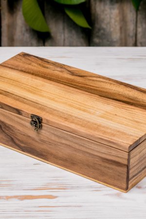 Работа Подарочная коробочка из дерева с персональной гравировкой XL