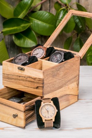 Робота Органайзер для 4-х годинників з шухлядою та скляною кришкою