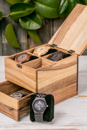 Робота Органайзер для 4-х годин з шухлядою та дерев'яною кришкою