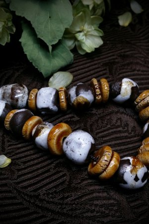 Работа Ожерелье Карамельная гусеница