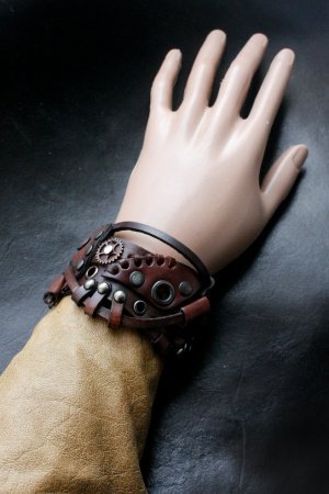 Робота шкіряний браслет 74