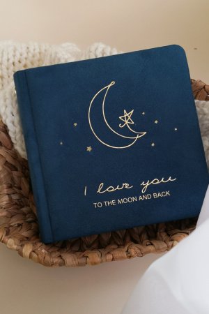 Робота Альбом "Я люблю тебе до місяця і назад"