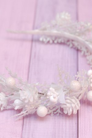 Робота Новорічний обруч білосніжний ободок з шишками