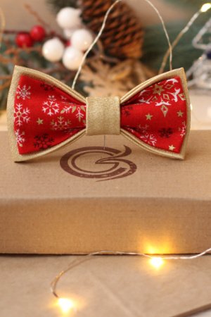 Работа Бабочка новогодняя "Золотые и биби снежинки" ( золотистая)