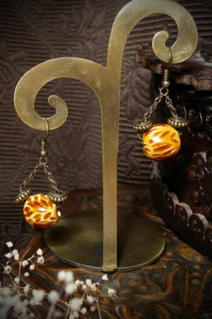 Робота Сережки з жовтою керамікою на ланцюжку