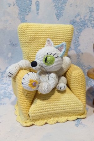Робота Кіт ручної роботи, маленька м'яка кішка в'язана гачком.