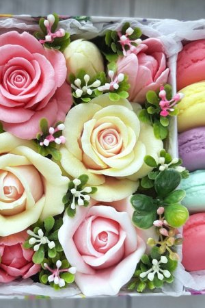 Робота Подарунковий набір Квіти та макаруни з мила ручної роботи!