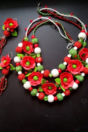Работа Украинские бусы  и серьги с маками и кораллами