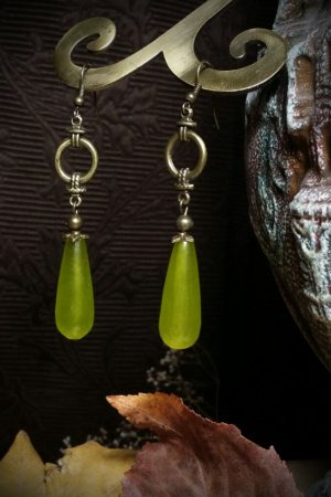 Робота Довгі сережки із зеленими краплями