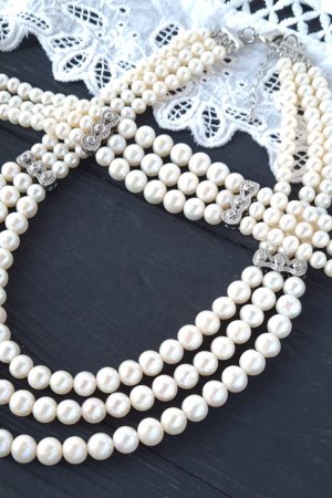 Работа Бусы и браслет из натурального жемчуга с кристаллами.