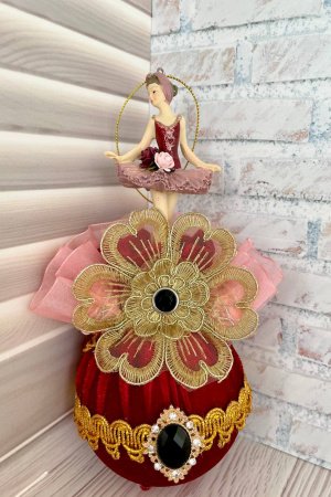 Робота Унікальна новорічна прикраса на ялинку