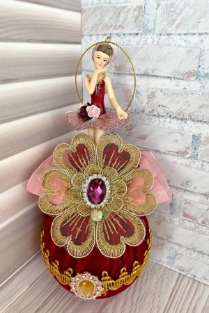 Робота Ялинкові прикраси ручної роботи, балерина на кулі.