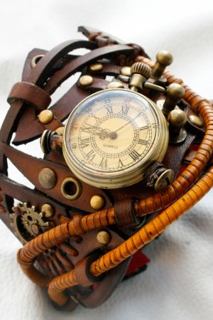Работа кожаный браслет стимпанк готический стиль  с часами