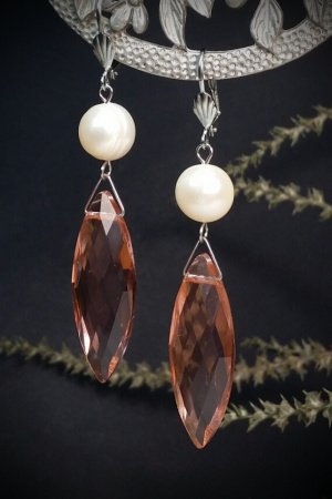 Работа Серьги розовые лепестки с жемчугом