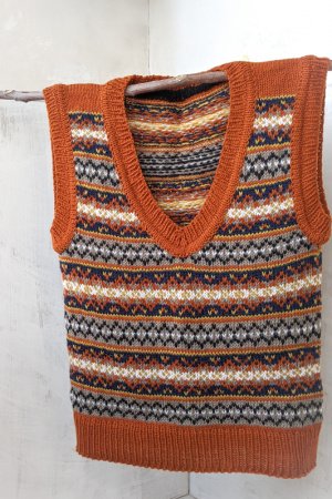 Робота Безрукавка жіноча з орнаментом