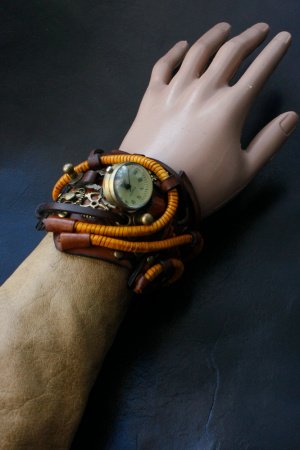 Робота шкіряний браслет стімпанк з годинником.