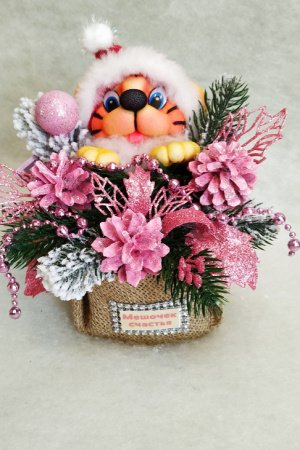 Робота Новорічна композиція із символом наступного року 2