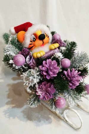 Робота Новорічна композиція, сани із символом наступного року