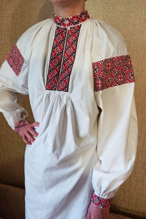 Работа Женская вышитая рубашка