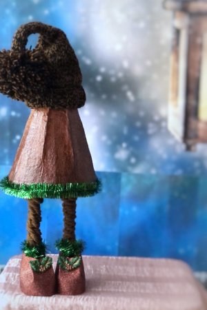 Работа Елка топотная Коричневая шапочка