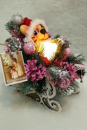 Робота Новорічні різьблені сани із символом наступного року